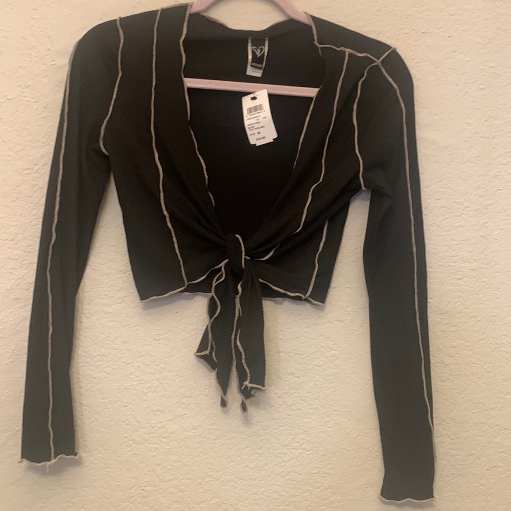 Windsor black cropped top ties in front or back size Med.